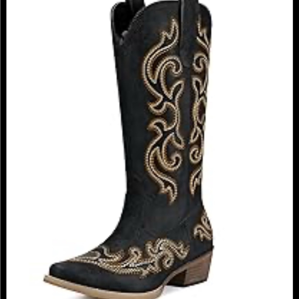 Black and Gold Embroidered Cowboy Boots (size 9)